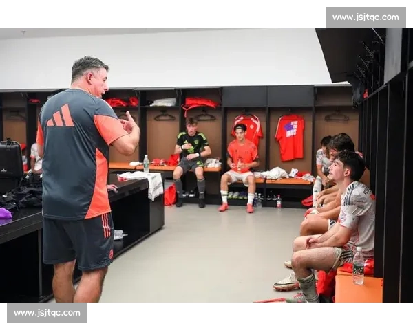 武汉三镇双星闪耀！何锦程接棒张家鸣入选拜仁世界队